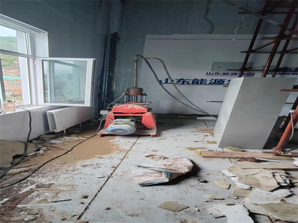 布拖地基基础下沉墙体裂缝加固注浆顶升施工